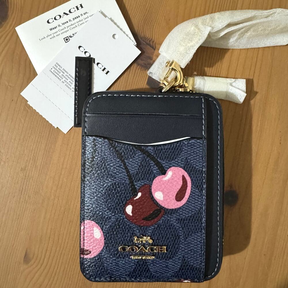🍒 Coach Zip Card Case In Signature Canvas With Cherry Print - Picture 6 of 10
